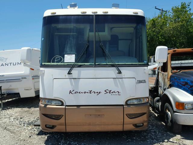 4UZAAHBV52CK26007 - 2002 FREIGHTLINER CHASSIS X WHITE photo 9