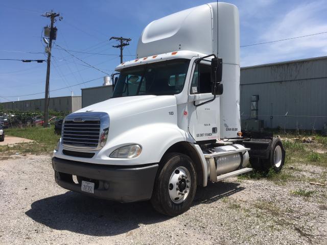 1FUBF9DL97PW75999 - 2007 FREIGHTLINER COLUMBIA 1 WHITE photo 2