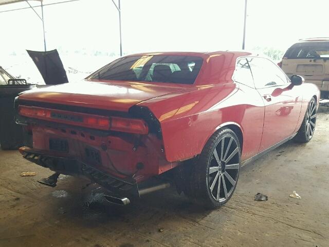 2C3CDYAGXDH582092 - 2013 DODGE CHALLENGER RED photo 4