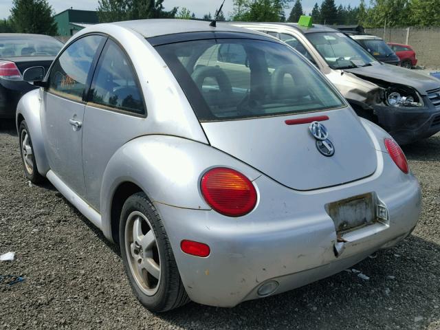3VWDD21C5YM451585 - 2000 VOLKSWAGEN NEW BEETLE 银色 照片 3