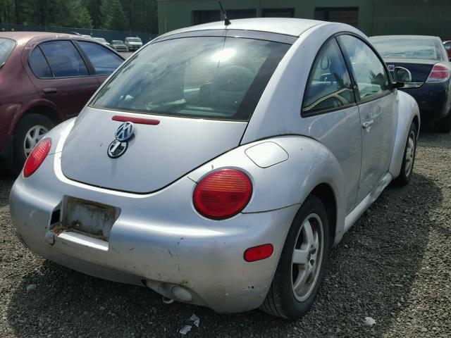 3VWDD21C5YM451585 - 2000 VOLKSWAGEN NEW BEETLE 银色 照片 4