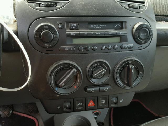 3VWDD21C5YM451585 - 2000 VOLKSWAGEN NEW BEETLE 银色 照片 9