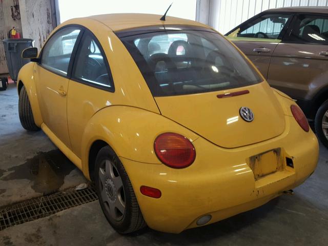 3VWCD21C7YM485376 - 2000 VOLKSWAGEN NEW BEETLE 黄色 照片 3