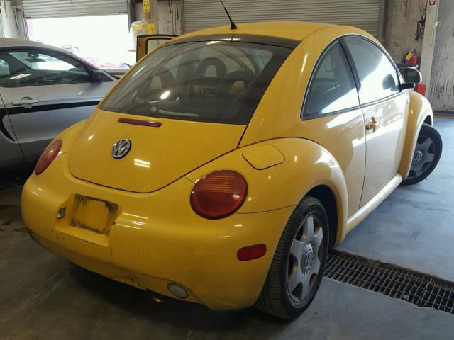 3VWCD21C7YM485376 - 2000 VOLKSWAGEN NEW BEETLE 黄色 照片 4