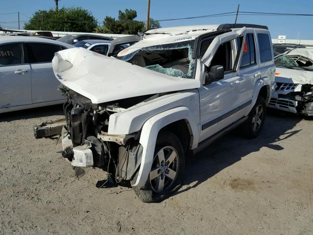 1J8HH48K28C187835 - 2008 JEEP COMMANDER WHITE photo 2