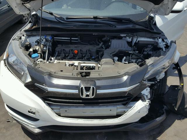 3CZRU5H34GM741700 - 2016 HONDA HR-V LX WHITE photo 7