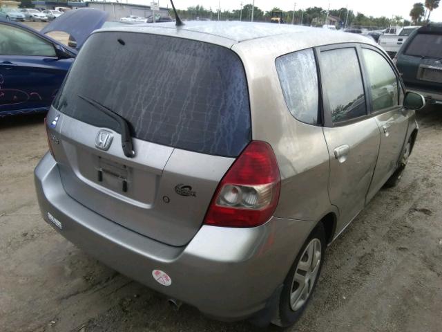 JHMGD37407S000204 - 2007 HONDA FIT SILVER photo 4