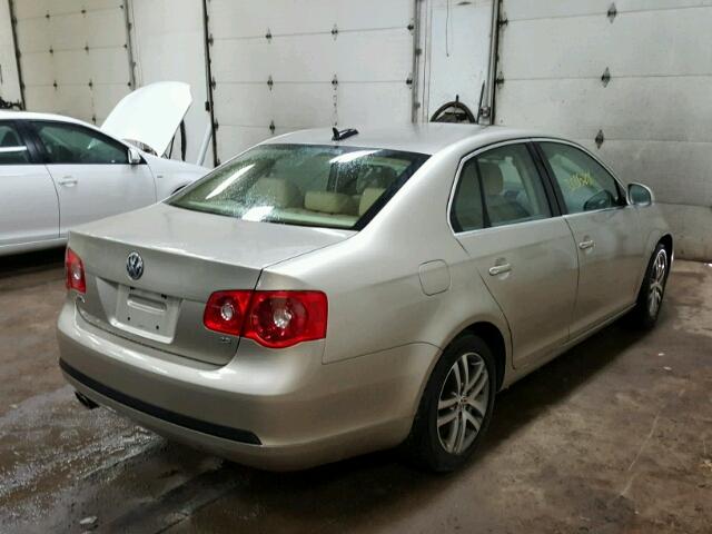 3VWDF71K25M605244 - 2005 VOLKSWAGEN NEW JETTA BEIGE photo 4