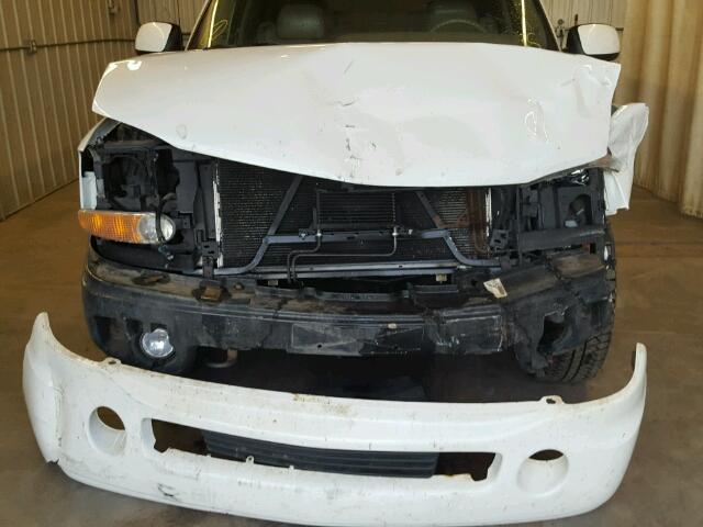 1GKFK66U34J239998 - 2004 GMC YUKON XL D WHITE photo 9