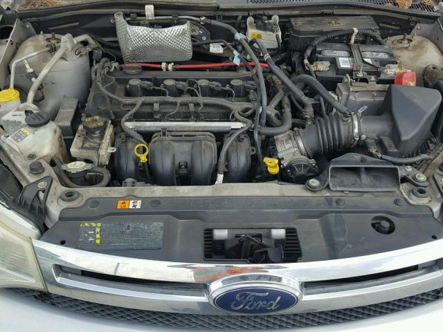 1FAHP34N18W130955 - 2008 FORD FOCUS S/SE SILVER photo 7