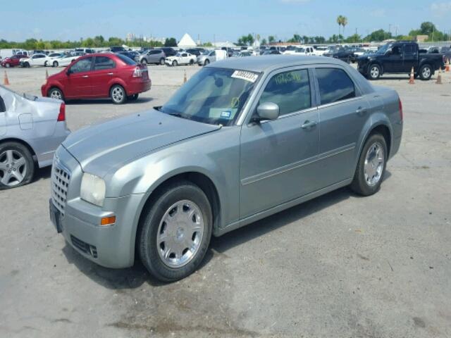 2C3JA53G55H181031 - 2005 CHRYSLER 300 TOURIN SILVER photo 2