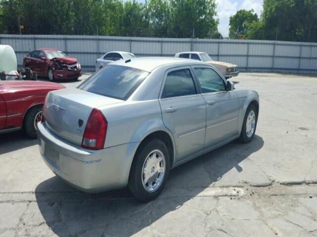 2C3JA53G55H181031 - 2005 CHRYSLER 300 TOURIN SILVER photo 4