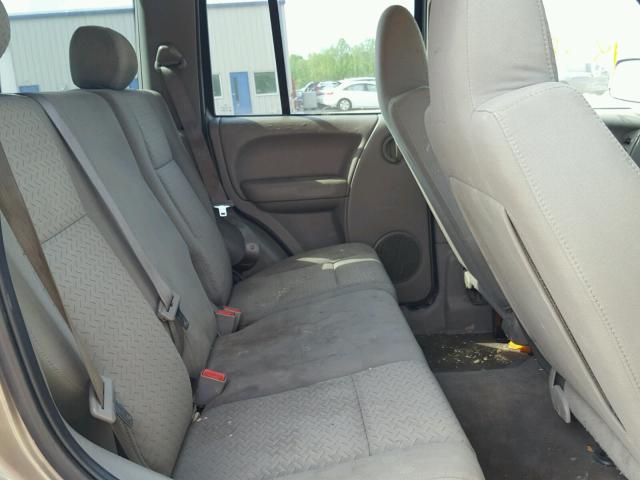 1J4GL38K85W726488 - 2005 JEEP LIBERTY RE GOLD photo 6