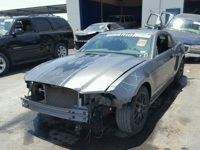 1ZVBP8AM4E5267301 - 2014 FORD MUSTANG GRAY photo 2