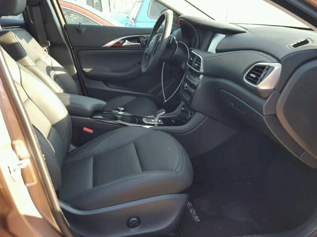 SJKCH5CR3JA053927 - 2018 INFINITI QX30 BASE BROWN photo 5