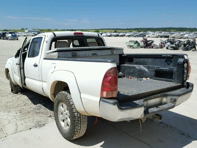 5TEMU52N66Z217301 - 2006 TOYOTA TACOMA DOU WHITE photo 3