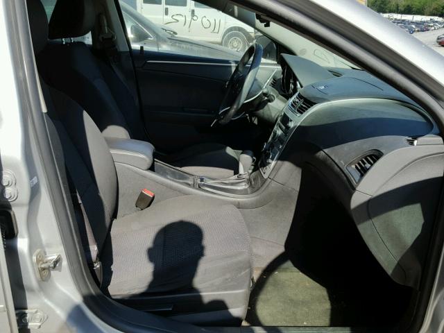 1G1ZC5E09CF355196 - 2012 CHEVROLET MALIBU 1LT 银色 照片 5