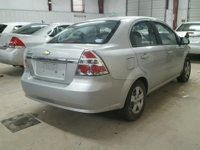 KL1TD56E09B325435 - 2009 CHEVROLET AVEO LS SILVER photo 4