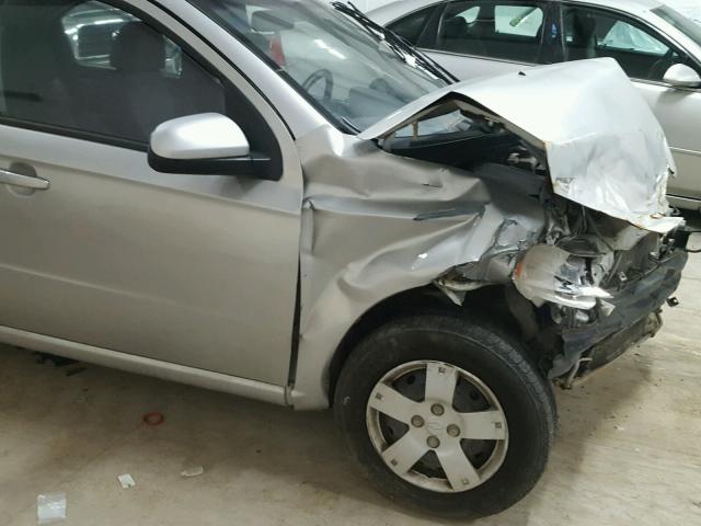 KL1TD56E09B325435 - 2009 CHEVROLET AVEO LS SILVER photo 9