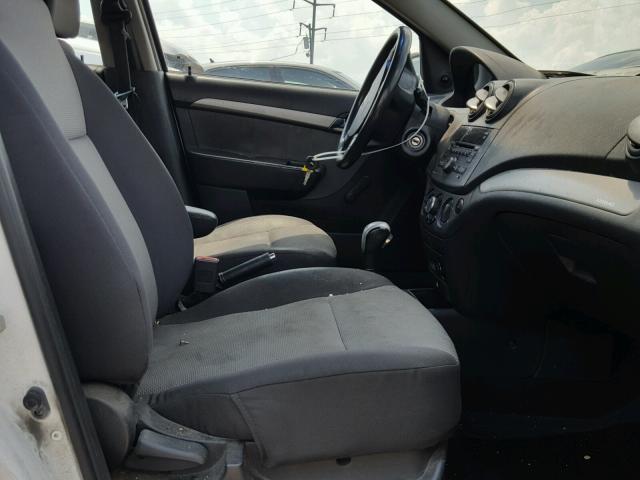 KL1TD66EX9B313427 - 2009 CHEVROLET AVEO LS WHITE photo 5