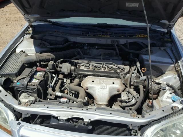 1HGCF86631A131992 - 2001 HONDA ACCORD VAL SILVER photo 7