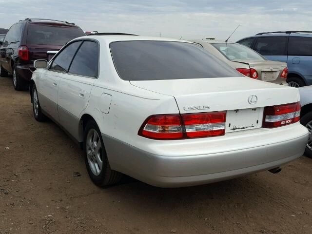 JT8BF28GX10293751 - 2001 LEXUS ES 300 WHITE photo 3