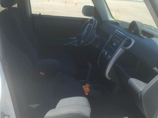 JTLKT324140146161 - 2004 TOYOTA SCION XB WHITE photo 5