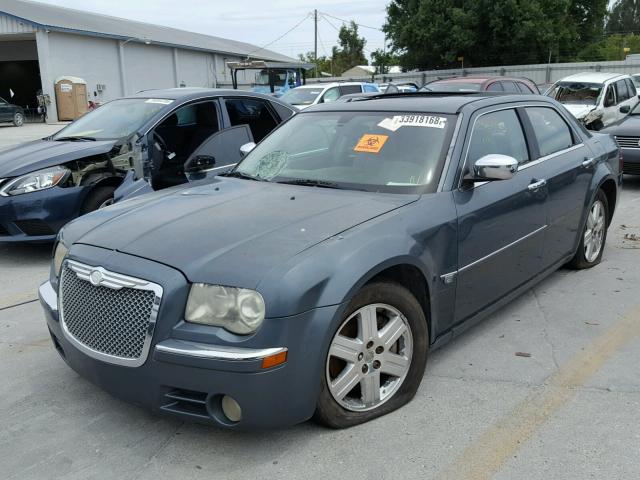 2C3KA63H56H305870 - 2006 CHRYSLER 300C GRAY photo 2