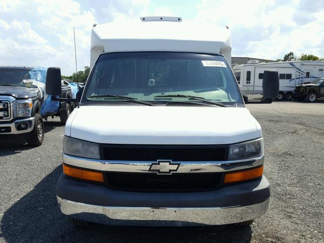 1GBJG31K881234317 - 2009 CHEVROLET 3500 WHITE photo 9