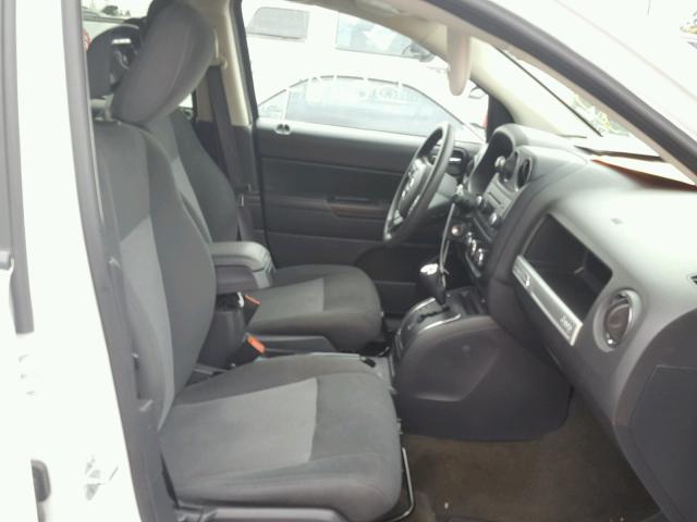 1C4NJCBAXGD665596 - 2016 JEEP COMPASS SP WHITE photo 5