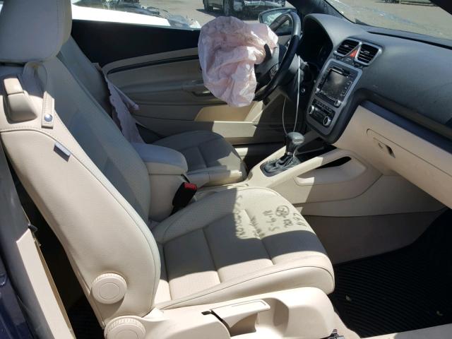 WVWBA7AH3BV001197 - 2011 VOLKSWAGEN EOS KOMFOR ლურჯი ფოტო 5