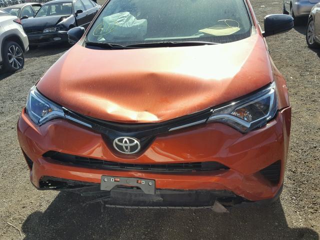 2T3ZFREV0GW267921 - 2016 TOYOTA RAV4 LE ORANGE photo 9