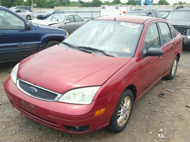 1FAFP34N25W176717 - 2005 FORD FOCUS ZX4 RED photo 2