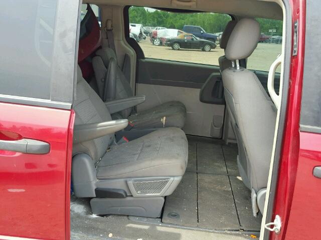 2A8HR44H28R604093 - 2008 CHRYSLER TOWN & COU RED photo 6