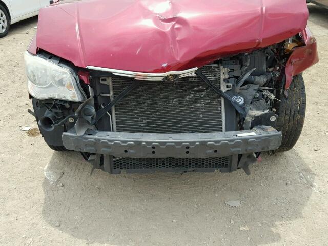 2A8HR44H28R604093 - 2008 CHRYSLER TOWN & COU RED photo 9