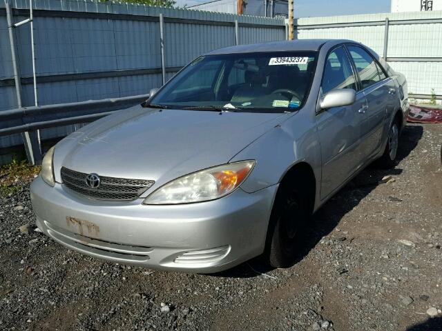 4T1BE32K14U791899 - 2004 TOYOTA CAMRY LE SILVER photo 2