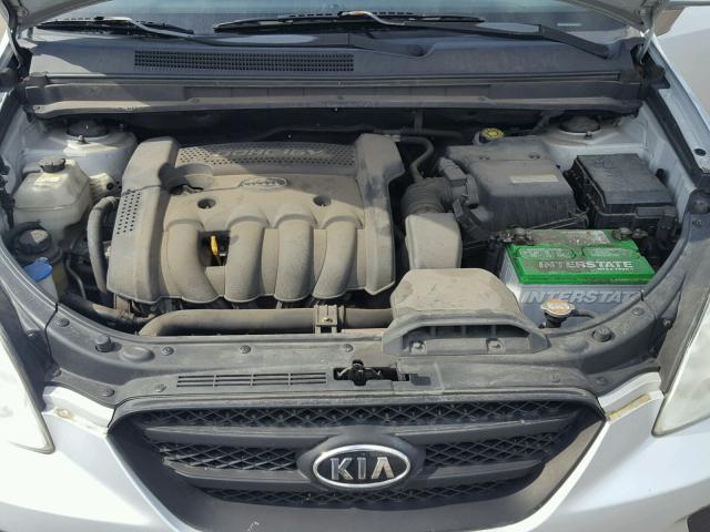 KNAFG525577082768 - 2007 KIA RONDO BASE SILVER photo 7