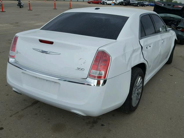 2C3CCAAG7EH169669 - 2014 CHRYSLER 300 WHITE photo 4