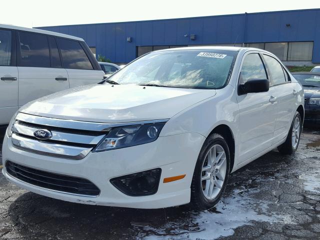 3FAHP0GA5CR354071 - 2012 FORD FUSION S WHITE photo 2