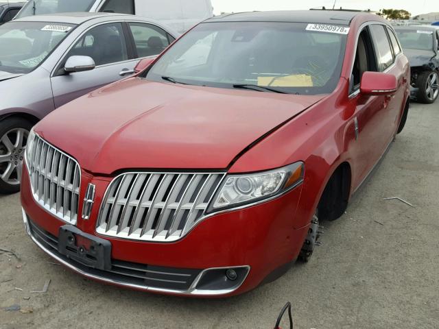 2LMHJ5AT9CBL52521 - 2012 LINCOLN MKT RED photo 2