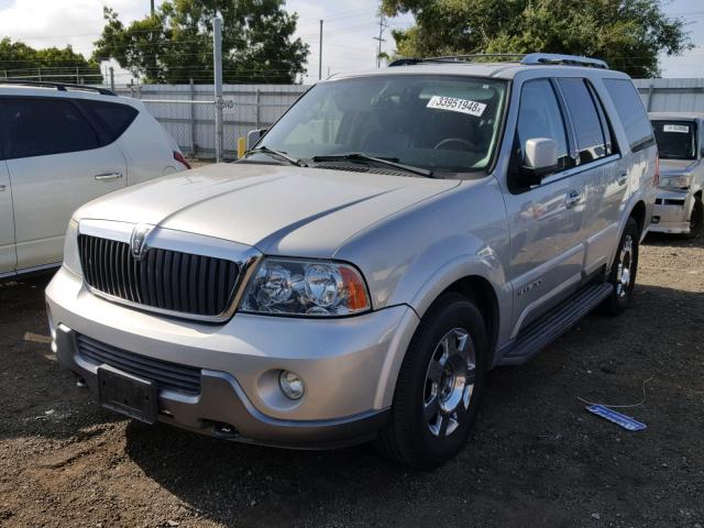 5LMFU28R33LJ43565 - 2003 LINCOLN NAVIGATOR 银色 照片 2