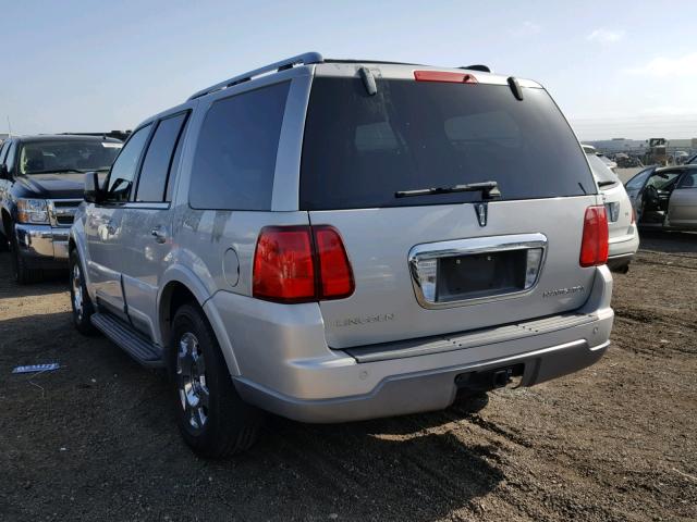 5LMFU28R33LJ43565 - 2003 LINCOLN NAVIGATOR 银色 照片 3