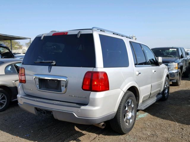 5LMFU28R33LJ43565 - 2003 LINCOLN NAVIGATOR 银色 照片 4
