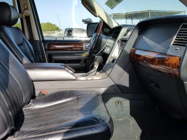 5LMFU28R33LJ43565 - 2003 LINCOLN NAVIGATOR 银色 照片 5