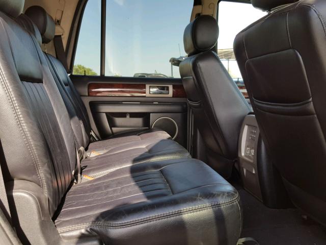 5LMFU28R33LJ43565 - 2003 LINCOLN NAVIGATOR 银色 照片 6