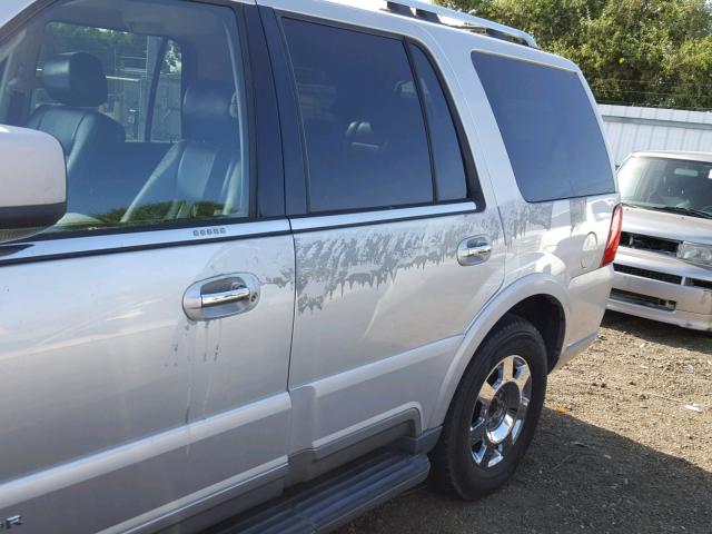 5LMFU28R33LJ43565 - 2003 LINCOLN NAVIGATOR 银色 照片 9