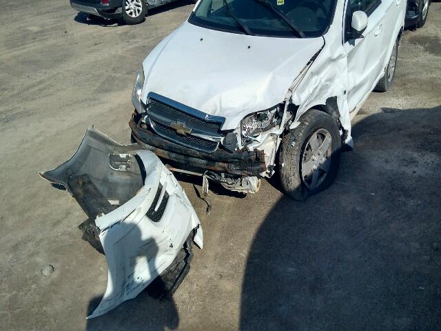 3G1TV55E99L125720 - 2009 CHEVROLET AVEO LS WHITE photo 9