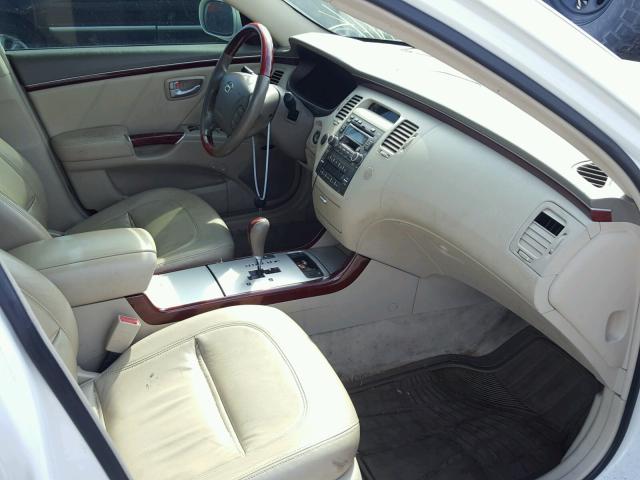 KMHFC46F16A101888 - 2006 HYUNDAI AZERA SE WHITE photo 5