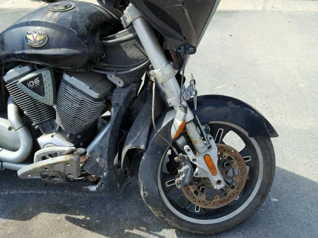 5VPDB36D5A3002769 - 2010 VICTORY MOTORCYCLES CROSS COUN Negro foto 9