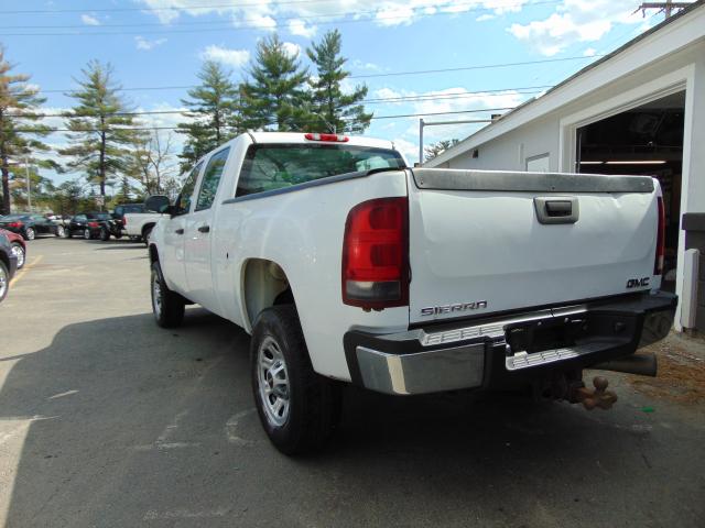 1GT422C86BF168394 - 2011 GMC SIERRA K35 WHITE photo 4